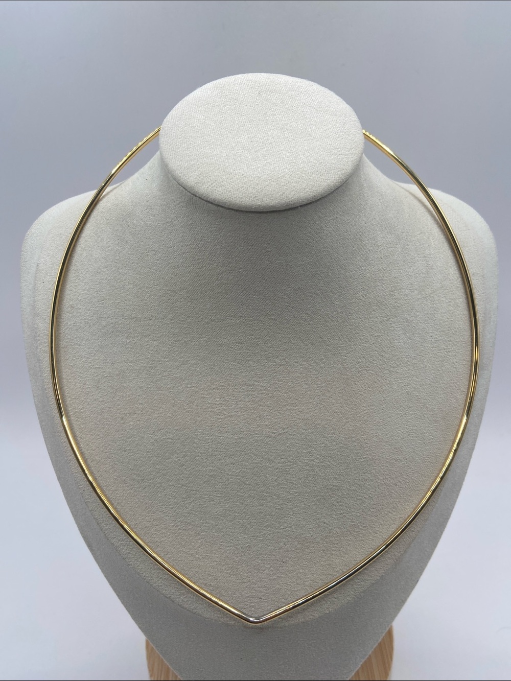 Joan Rivers Yellow Gold Tone V Collar Neck Wire Necklace 18” Vintage Minimalist
